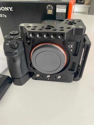 Imagen 4 de 6 de Sony A7iii - 850 Disparos + Cage Small Rig - Como Nueva