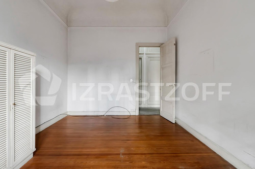 Departamento Francés En Venta En Recoleta. 4 Ambientes