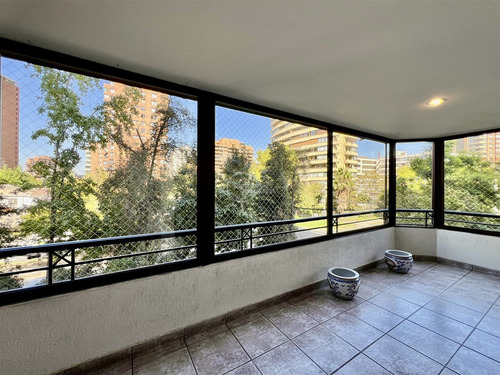 Departamento En Venta De 4 Dorm. En Las Condes .metro.