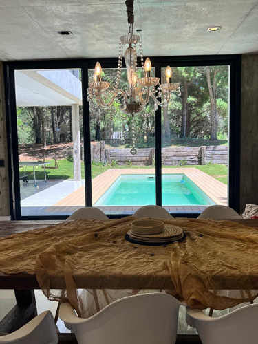 Casa En Alquiler Senderos Iv , Costa Esmeralda , 5 Dormitorios , Piscina Climatizada , Fines De Semana Y Feriados !
