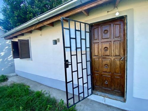 Se Veden Dos Casas En Unquillo A Una Cuadra De San Martin. Gran Ubicación