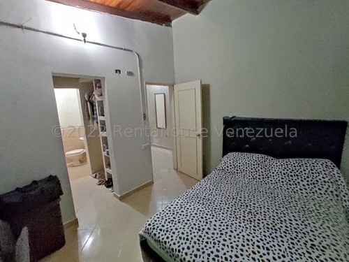 Imagen 12 de 16 de Linda Casa En Venta Urb. Los Astros Av. Aragua Dperez 22-23027