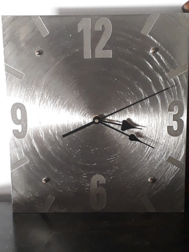 Reloj De Pared Artesanal Grabado En Chapa
