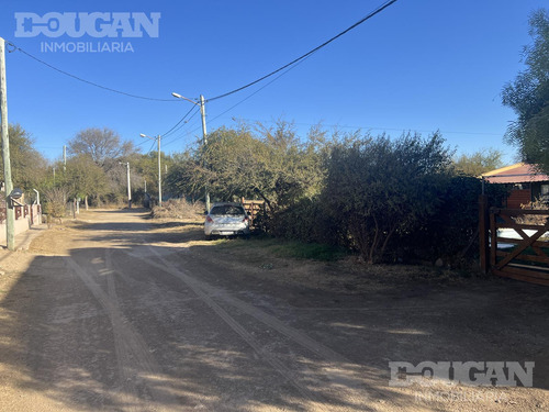 Venta - Casa Tipo Quincho Con Pileta Sobre Terreno Propio