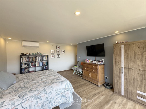 Casa En Venta De 3 Dorm. En Lo Barnechea