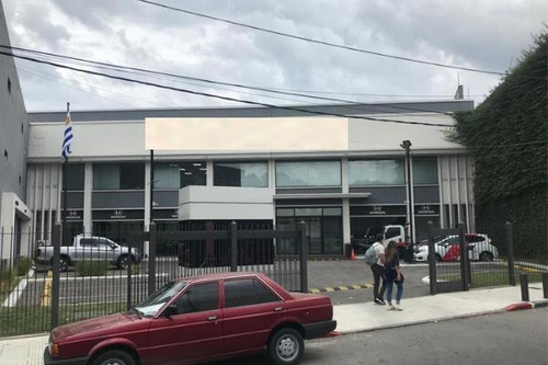 Imagen 3 de 3 de Depósitos Y Local Comercial Con Oficinas En La Aguada, Montevideo .