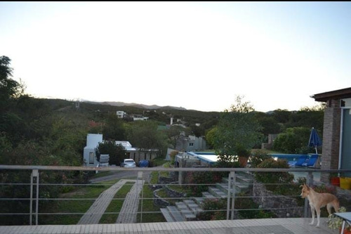 Imagen 5 de 18 de Vendo Casa 4 Hojas . 1600 Mts Superficie Y 200 Cubiertos. Muy Buen Precio