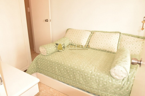 Apto En Mansa De 2 Dormitorios, 2 Baños, 1 En Suite, Living Comedor, Cocina, Dormitorio Y Baño De Servicio,lavadero Balcón Cerrado Con Vista Al Mar.- Ref: 1896