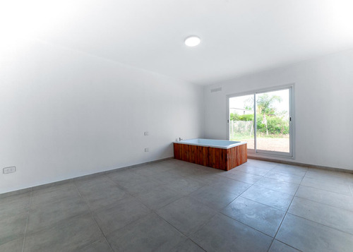 Venta Casa Pilar Del Este - San Ramon A Estrenar Con Pileta Y Jacuzzi