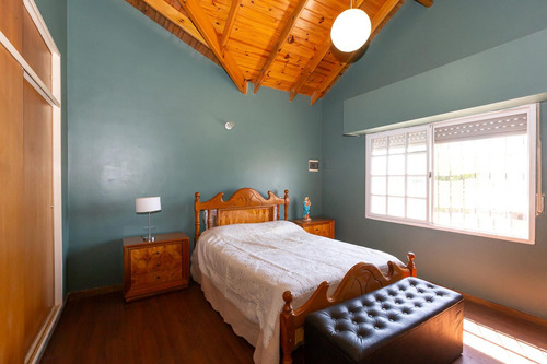 Casa 5 Amb Venta En Tesei Quincho Jardin Excelente