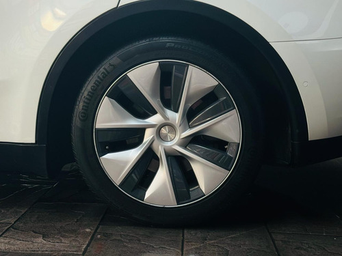 Tesla Model Y Manejo Autonomo 2020