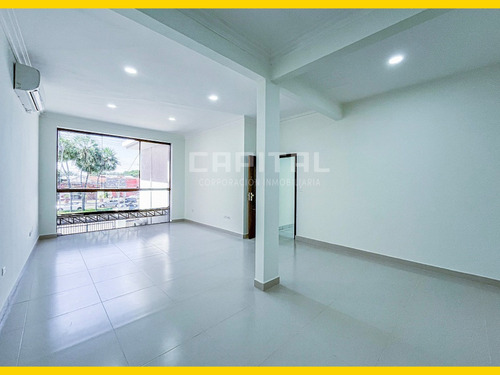 Sobre Av Banzer Inmueble Comercial Con Showroom, Oficinas, Almacén Y Depósitos