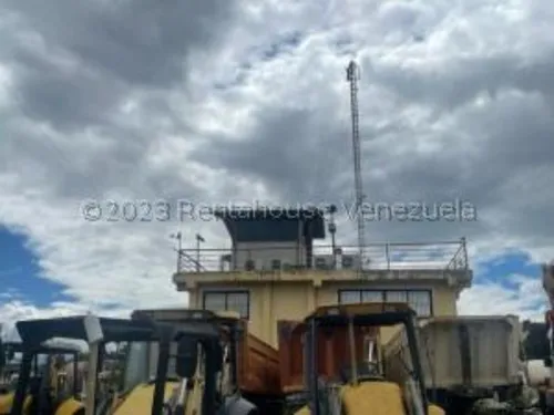 #23-18004 Concretera En Rio Tuy