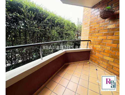 Se Vende Amplio Y Cómodo Apartamento En Unidad Cerrada.