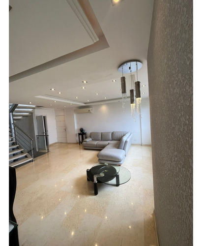Apartamento Ubicado En La Urbanización Loma Linda