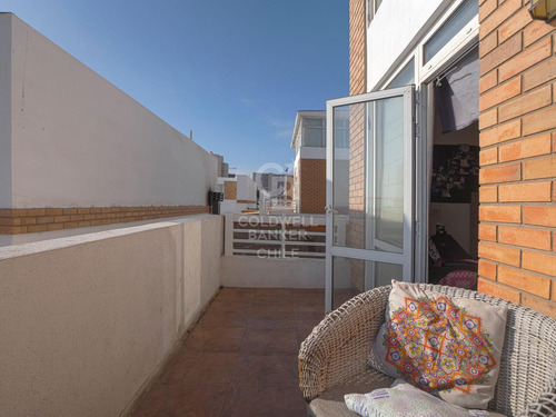 Maravillosa Casa Con Vista Al Mar, Sector Sur