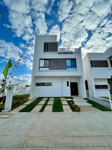 Casa En Playa Del Carmen Nueva De 3 Recamaras Con Terraza