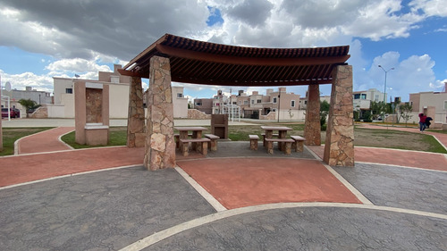 Venta De Casa De Un Nivel En Pachuca. Ideal Si No Deseas Subir Escaleras.