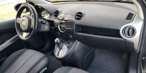 Mazda 2 Sedán 1.5 Aut. 2011