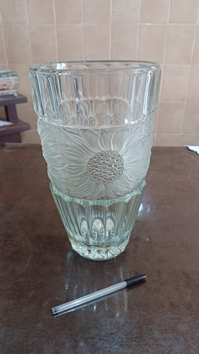 Grande Vaso De Mesa Em Cristal Trabalhado (Usado)