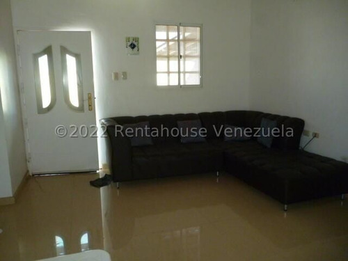 Imagen 4 de 11 de Casa En Circuito Cerrado Puerta Maraven-(3-hab-2-baños)-subterraneo 8000litros-porcelanato- Punto Fijo.#22-26625.