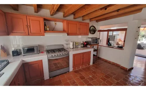 Casa Funcional Y Práctica En Venta, Centro De Avandaro