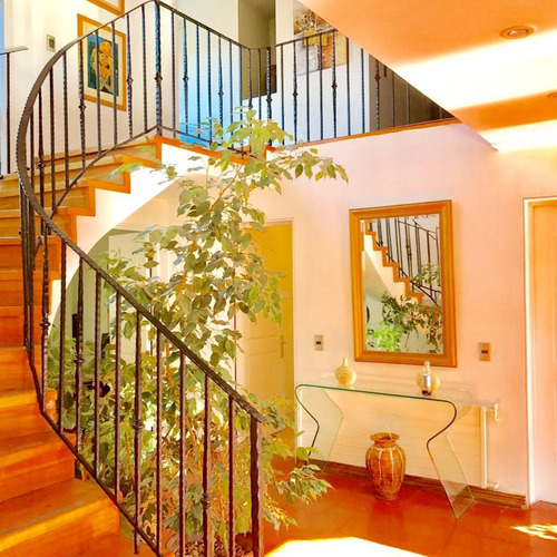 Casa En Venta De 7 Dorm. En Lo Barnechea