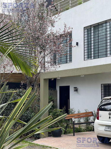 Casa En Barrio Privado Con Portón, Ubicado En Los Polvorines Barrio Los Cedros