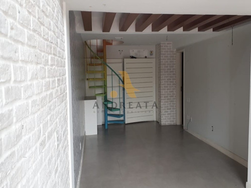 Imagem 1 de 10 de Barra Da Tijuca - Condomínio Sunplaza - Loja Frente - Com 37m2 De Piso E 18 M² De Jirau. Agende Uma Visita. - Loc5455m - 34847446
