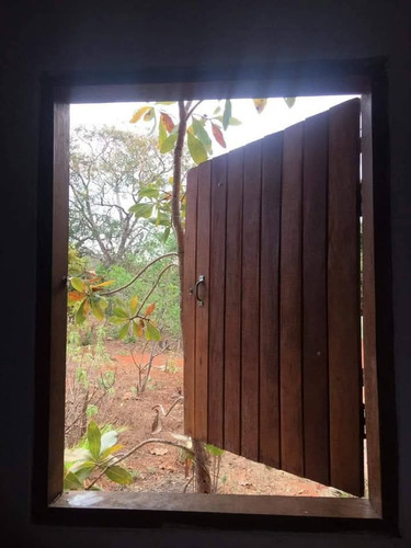 Chácara Com Casa De 2 Quartos E 2 Banheiros