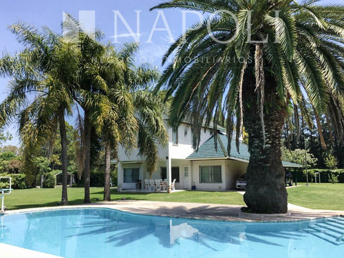 Hermosa Casa Quinta En Venta, En Chacras De Canning.