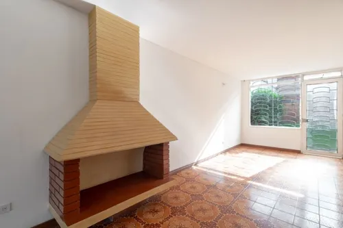 Casa En Venta En La Esmeralda. Cod V15539