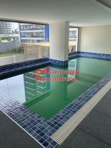 Imagen 2 de 12 de Venta De Apartamento De Dos Dormitorios En Punta Del Este