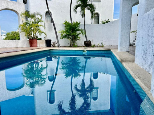 Casa Con Vista Al Mar En La Peninsula De Santiago En Manzanillo