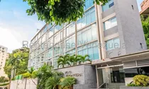 Comprar Duplex.planta Eléctrica Y Pozo. Acabados De Lujo. Grandes Ventanales Que Dan Una Sensación Única De Amplitud Que Permiten Entrada Constante De Luz Natural. Está En Lomas De Las Mercedes