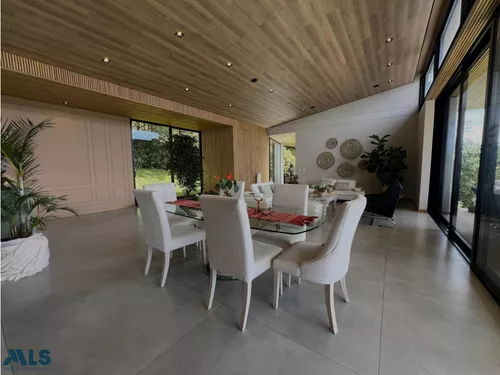 Una Casa Espectacular(mls#249327)