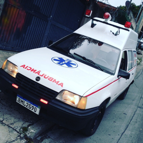 Imagem 4 de 12 de Chevrolet Ipanema Ambulancia