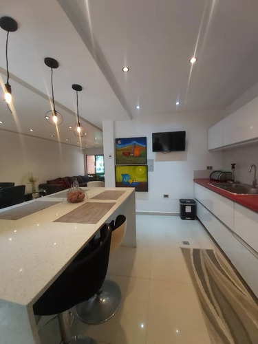 Imagen 2 de 17 de Se Vende Town House En Mañongo, Res. Bonaventure Home Jc-047