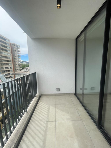 Arriendo Depto 2d 2b, Con Terraza Y Gran Conectividad
