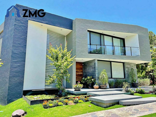 Residencia De Lujo En El Cielo Colinda Con Green Solo Exigen