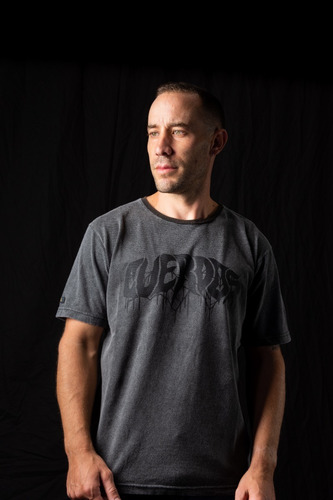 Imagen 2 de 7 de Remera Cuerdos Skelter Gris Reflex- All Motors Online-
