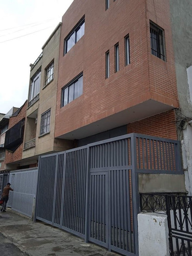 Se Vende Espectacular Galpón Tipo Edificio En Catia A Estrenar. (r.o)