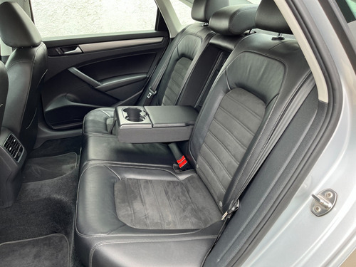 Volkswagen Passat 2.5 Highline L5 P Nave At