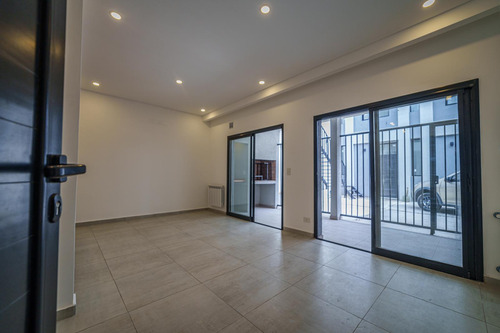 Departamento Tres Ambientes En Planta Baja A La Venta En Lujan