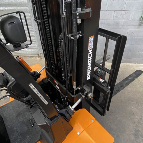 Autoelevador 3500kg 3.5 Toneladas Triple Torre 4.5m Duales
