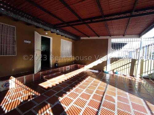  Jl/  Cómoda Casa  Con Amplios Espacios En  Venta En  El Paraiso Cabudare  Lara, Venezuela. 3 Dormitorios  2 Baños  147 M² 