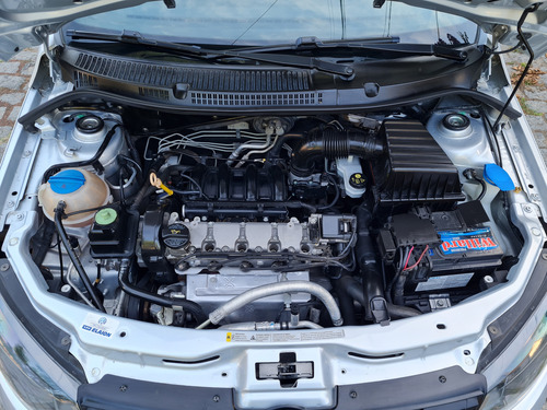 Volkswagen Voyage 1.6 Trenline 101cv