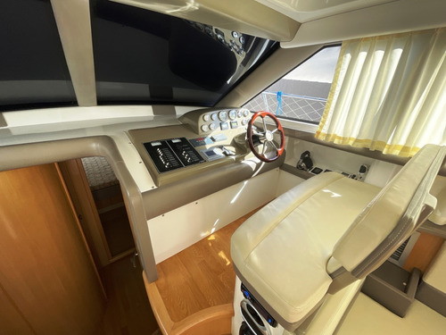 Custon 38 - 2017 - 2 Volvo D4 260 Hp - Mooney Embarcaciones