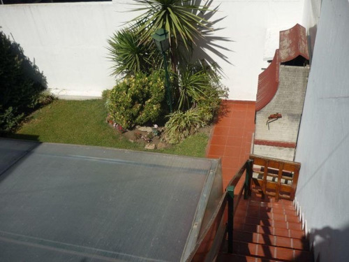 Apto Credito. Chalet En Excelente Estado En Luis Guillon