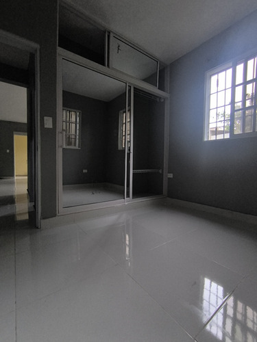 Apartamento De 2 Habitaciones Un Baño Sala Cocina Comedor